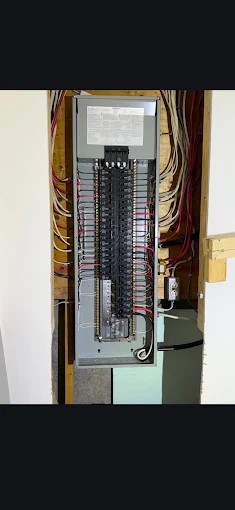 Salle de panneaux électriques commerciaux et industriels à Laval