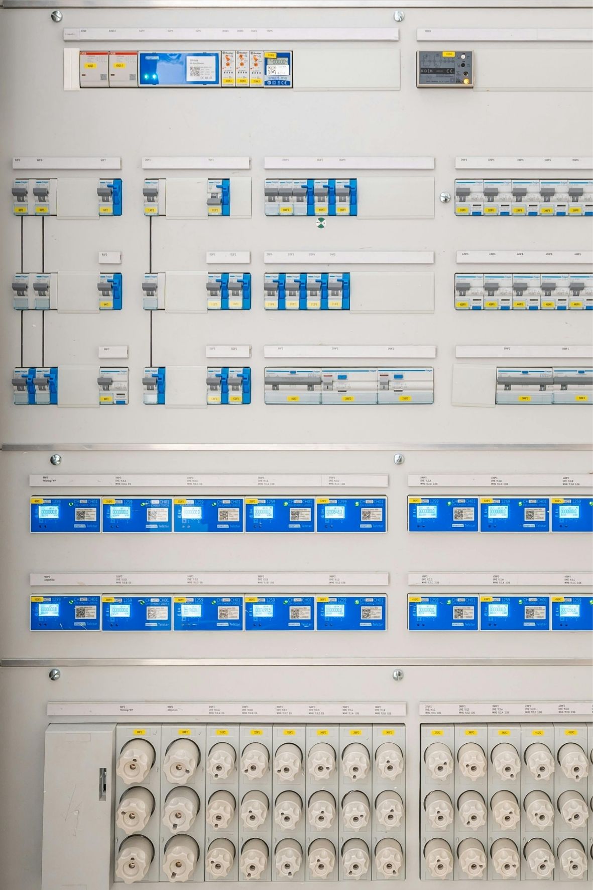 aiguille d’acupuncture placée sur la peau d’une personne allongée dans une ambiance de soin au Québec